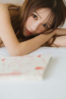 丰满女邻居的嫩苞张开